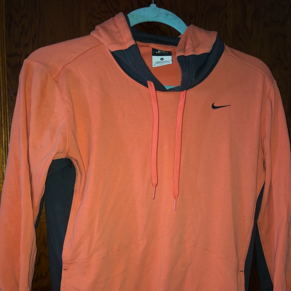 Nike lightweight hoodie women’s medium